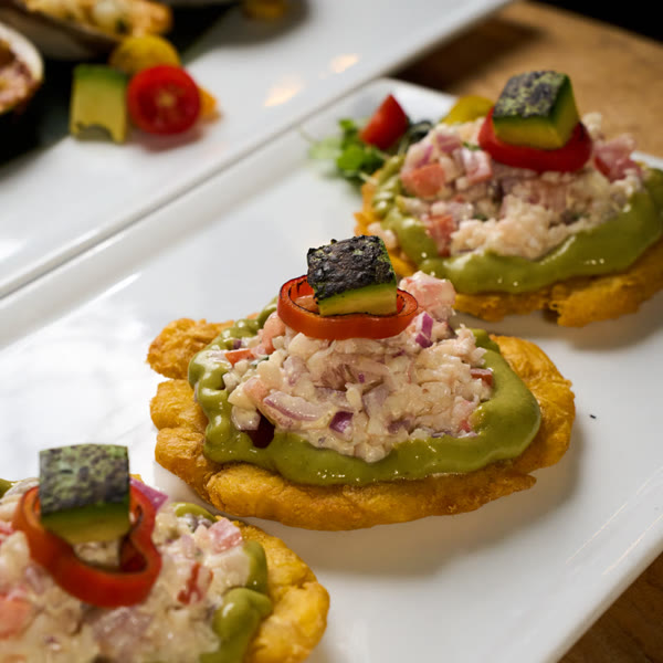 Tostón con Pulpa de Cangrejo